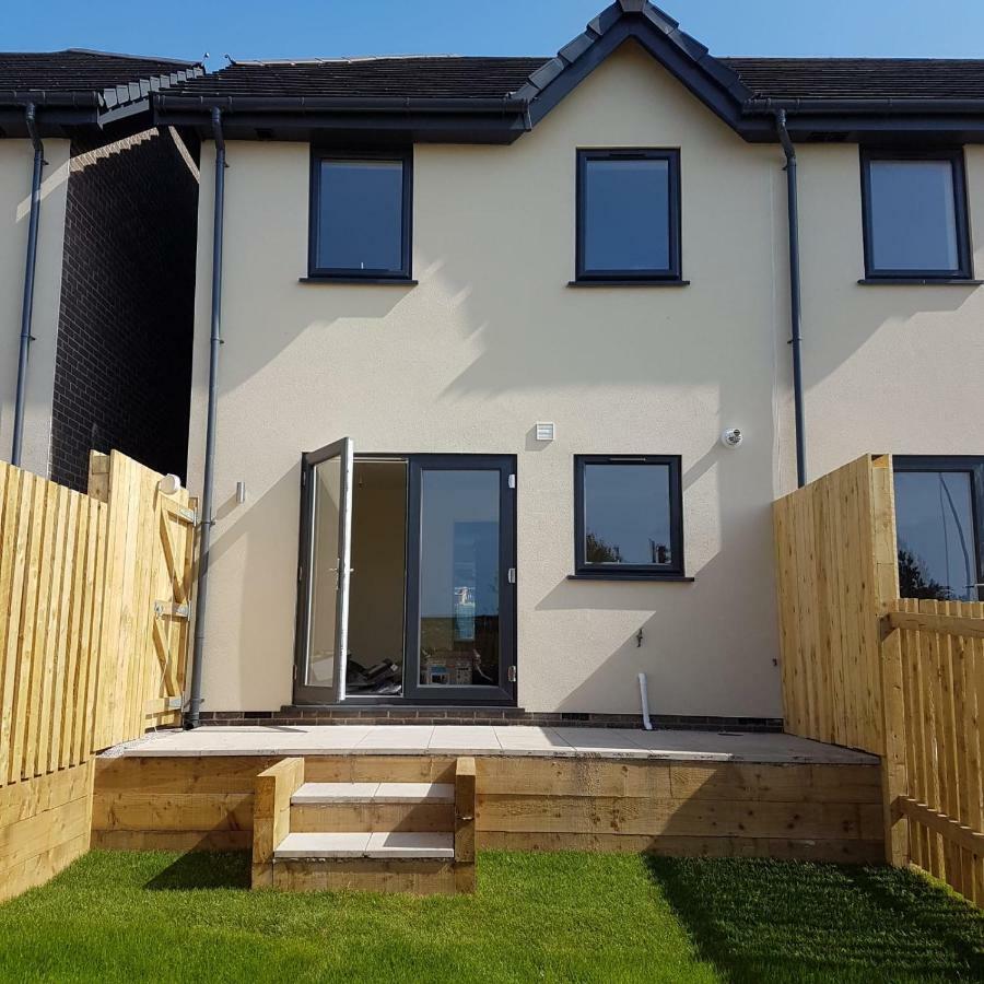 Villa Bright Modern House Beside Snowdonia Llanfairfechan Exterior foto